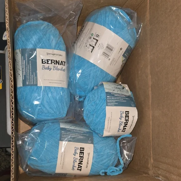 NEW! NEVER USED LOT OF 4 Bernat Baby Blanket Yarn - Soft Blue - Picture 1 of 7